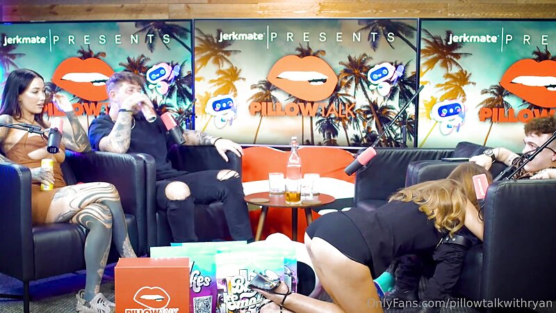 Lillian Phillips Fucks a Midget Man Live