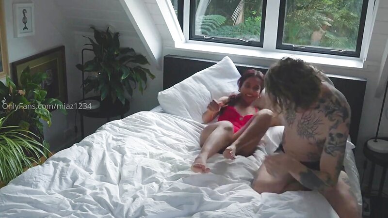 Mia Z Passionate Sextape with Boyfriend