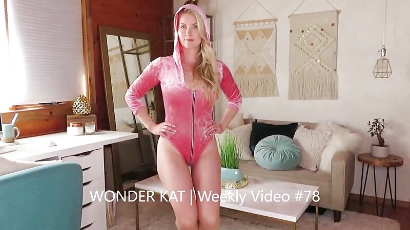 Kat Wonders Sexy Youtuber Stripteasing