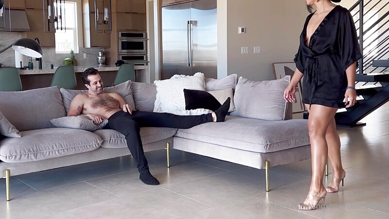 Whosbonnieandclyde Amateur Couple Hard Fuck and Deepthroat on Couch