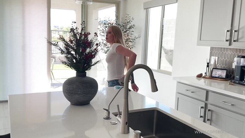 Taylor Rae Petite Tattooed Amateur Blowjob and Doggystyle Fuck on Couch Caught by BF