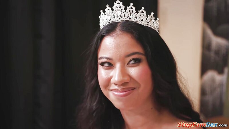 AmeenaGreen Interracial Bridal Play Fuck in Wedding Dress with Deepthroat Blowjob