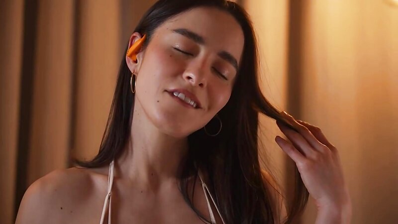 Eimi Girl Oils Up and Masturbates with Dildo on Cam