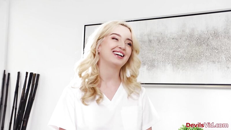 Aria Sloane and Lexi Lore Share a Man in Steamy Threesome with Blowjob and Oiled Massage