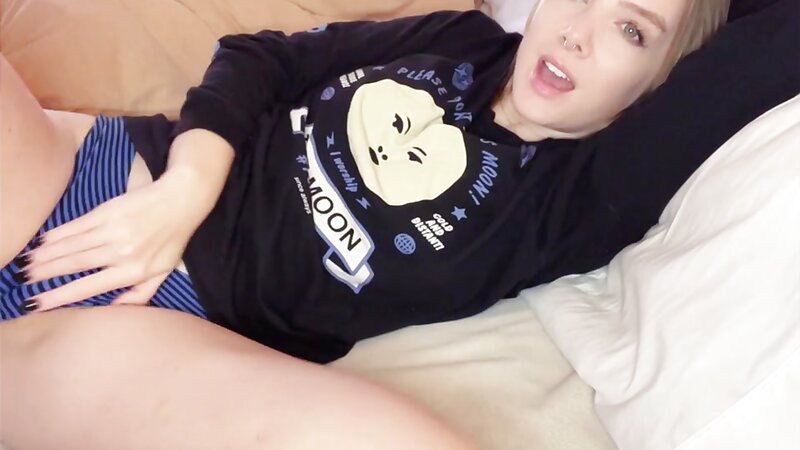 Dahlia Darling Blonde Shaved Masturbation with Vibrator and Bare Tits