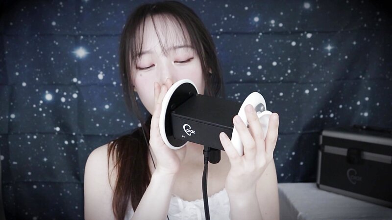 Jamonghae ASMR Mouth Sounds with Soft Korean Whispering 3Dio Ear-to-Ear Tingles