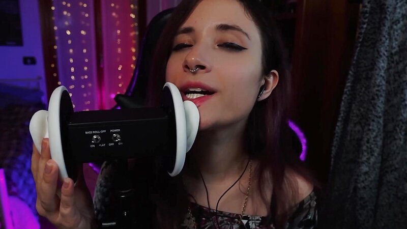 Itskikuneko Soft ASMR Ear Licking Sensation