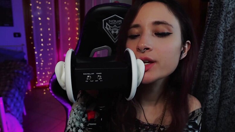 Itskikuneko Soft ASMR Ear Licking Sensation