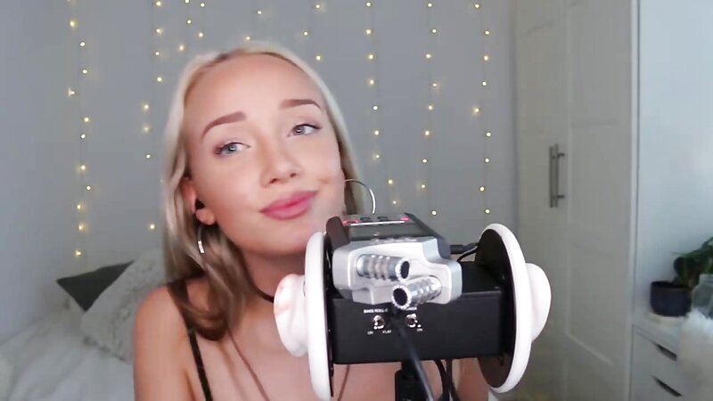 GwenGwiz ASMR Ear Licking and Sucking Blowjob