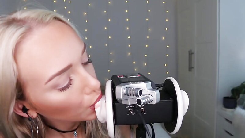 GwenGwiz ASMR Ear Licking and Sucking Blowjob