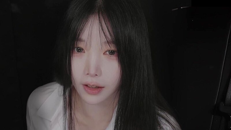 Yoon Ying ASMR Girlfriend Roleplay – Ear Licking, Whispering, and Intimate Kissing