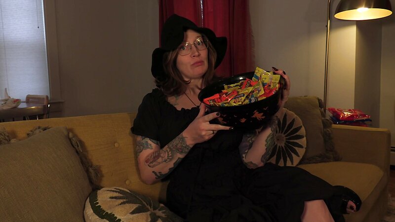 Bettie Bondage Haunted Halloween Necklace Roleplay POV