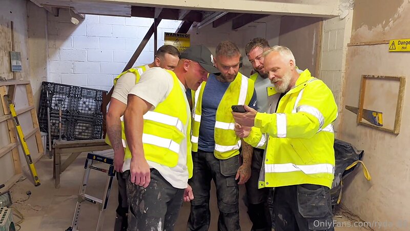 Bonnie Blue Blonde Gangbang with Builders Sextape