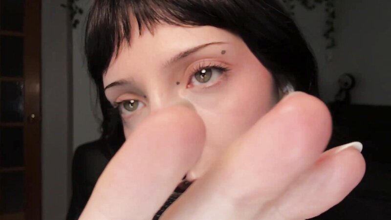 SleepGirl ASMR Close-Up Spit Painting with Wet Mouth Sounds