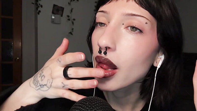 SleepGirl ASMR Close-Up Spit Painting with Wet Mouth Sounds