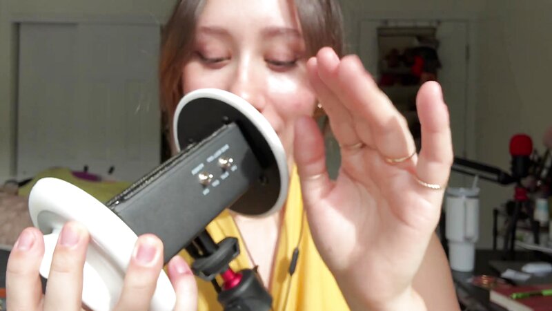 Dakota B ASMR 3Dio Wet and Dry Mouth Sounds Experience