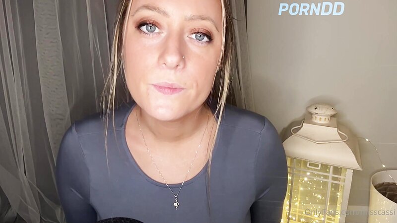 Miss Cassi ASMR Fingering and Stretching to Fit in Tight Spot