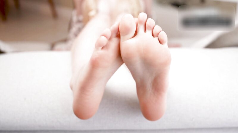 Jenny Kitty - Foot Fetish With Hot 18 Year Old Blonde