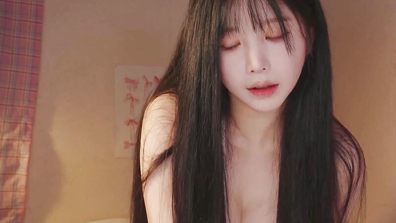 Yoon Ying ASMR Lotion Massage for Sleepy Young Boyfriend