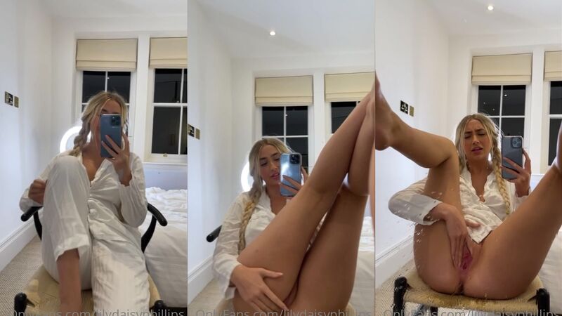 Lillian Phillips Fingering and Squirt Session in Front of the Mirror