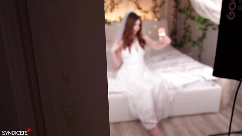 Syndicete Cheats with Photographer Before Wedding Blowjob Sextape