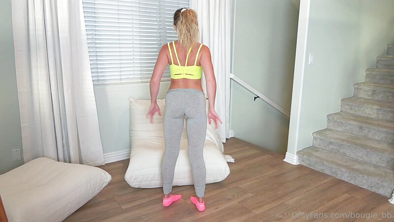 Brie Belle - Don't these New Yoga Pants Look soo Good on My Tight Lil Body?