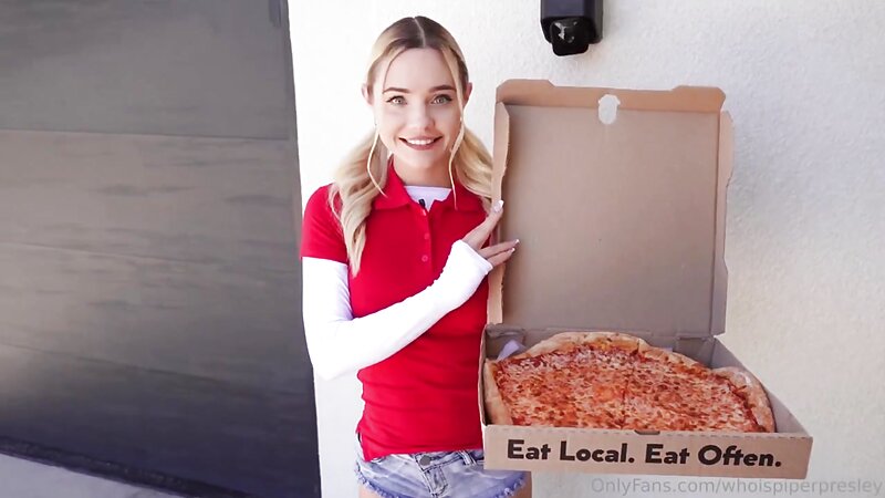 Whoispiperpresley - Cold Pizza Delivery Gone Wrong