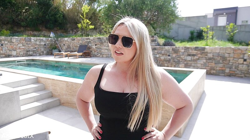 Anna Scot - Homewrecking Real Estate Agent