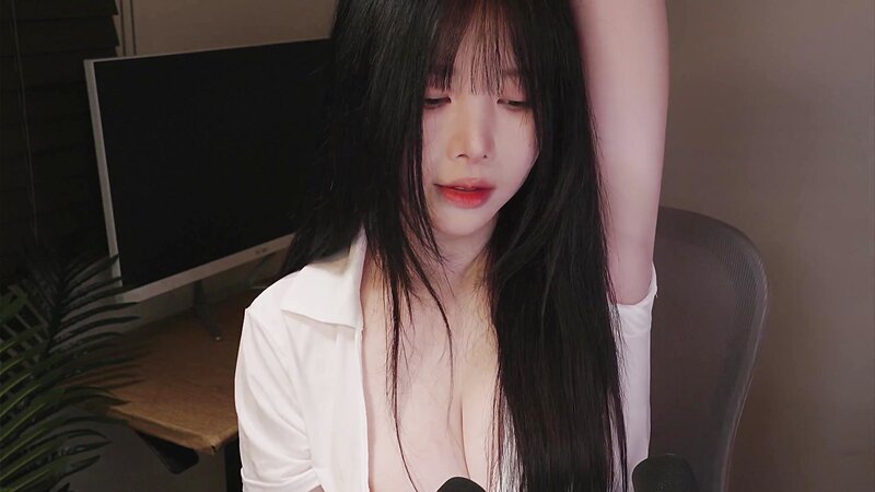 ASMR Yoon Ying - 13 June 2026 - Spicy Mala-style Body Touching | Body Sounds (Office Hypnosis, First-Person Roleplay)