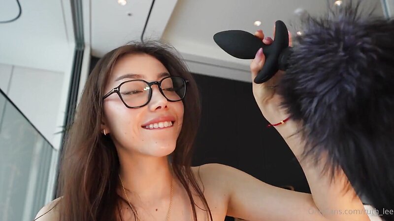 Ruth Lee - Masturbates Until She Squirts