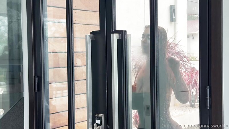 Alanna Pow - SHOWER B/G Sex Tape