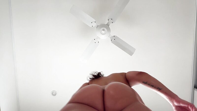 NicoleBelle - Tiny Man Controls Giantess