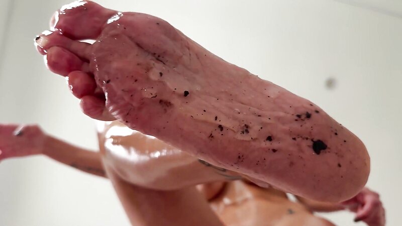 NicoleBelle - Tiny Man Controls Giantess