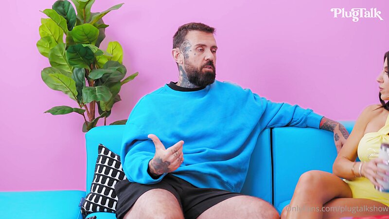 Raissabellini & Lena The Plug's PlugTalk Threesome