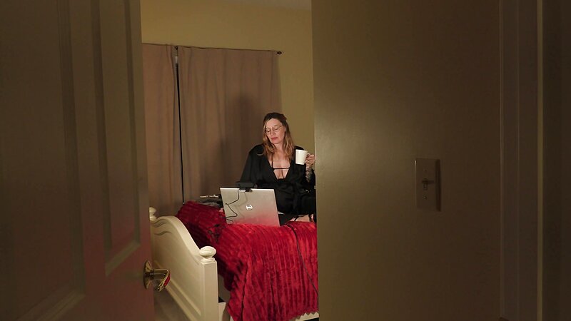 Bettie Bondage - Pregnant Step-Mom Caught Camming