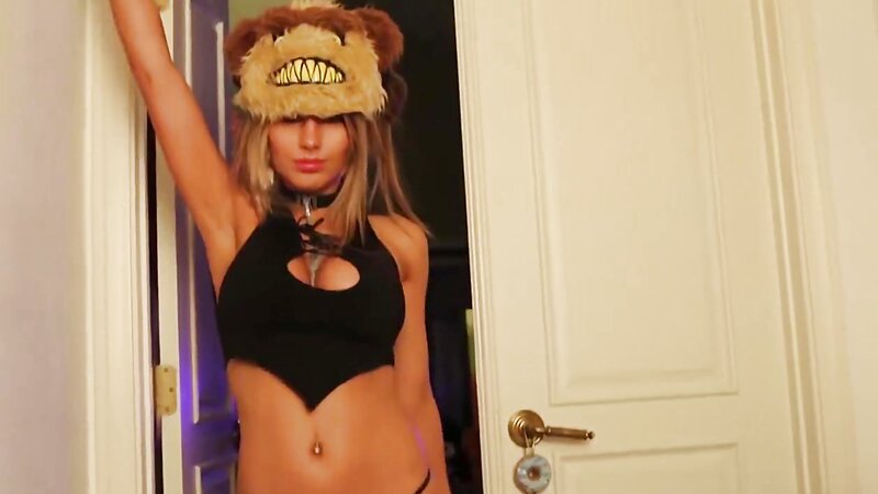 Liz Katz Nude Foxy Cosplay