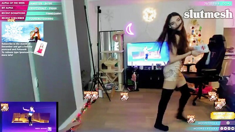 Moonstreuxx Nude and Horny