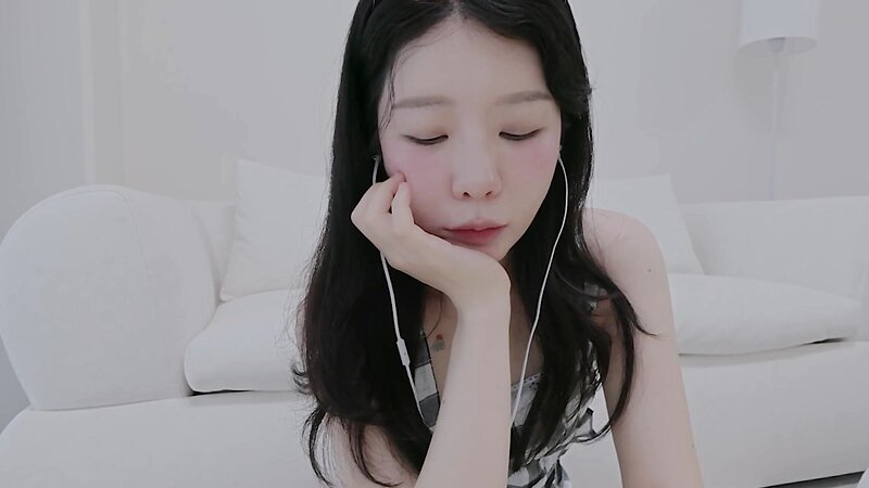 ASMR Yeonchu - Here for an Ear Tattoo? Tattoo Shop RP (Patreon)