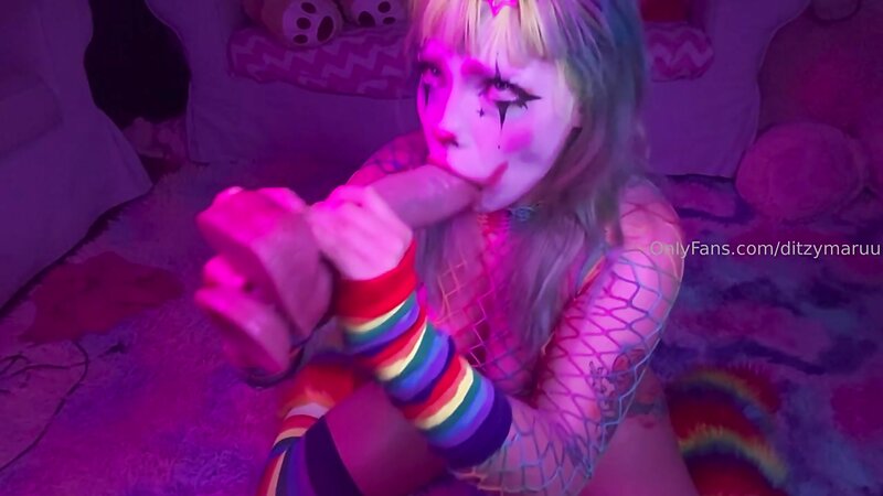 Clown Girl DitzyMaruu Deepthroats And Rides An Enormous Dildo