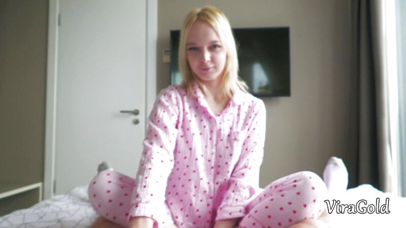 Miss Kaprizzz Makes A Guy Cum Using Her Feet