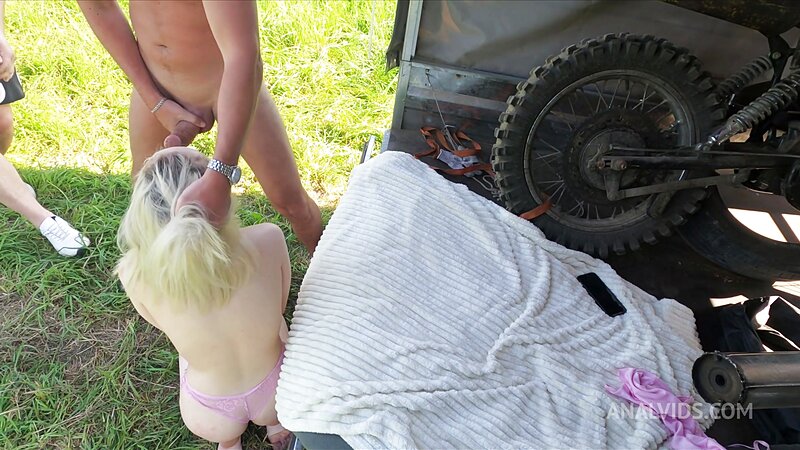 Eva Barbie Enjoys An Outdoor Anal Session