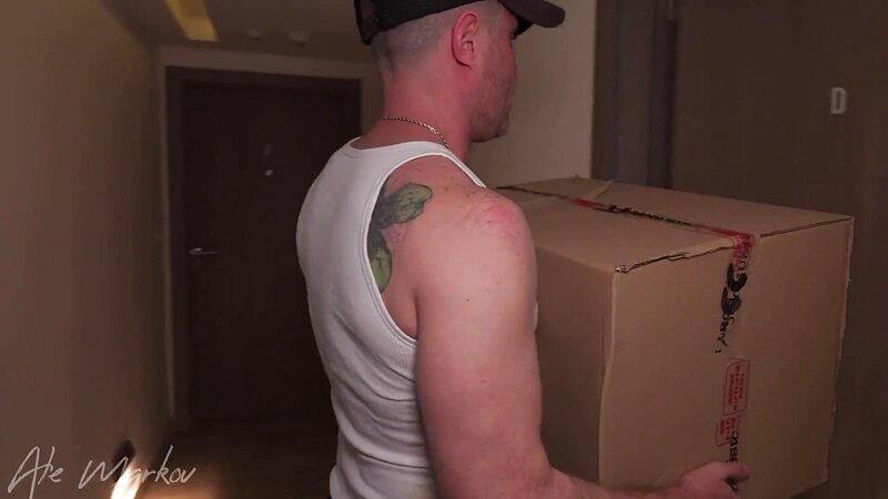 Bootywhite Seduces The Delivery Boy And Gets Creampied