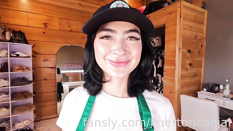 Starbucks Barista Jaixpetite Pleases Her BF's Cock