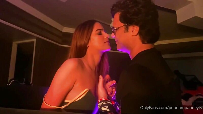 Poonam Pandey Leaked Nude Smooch