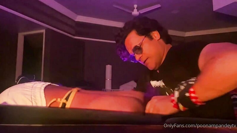 Poonam Pandey Leaked Nude Smooch