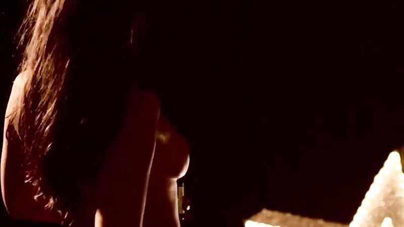 Sophie Stage Nude Oil Action