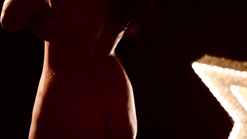 Sophie Stage Nude Oil Action