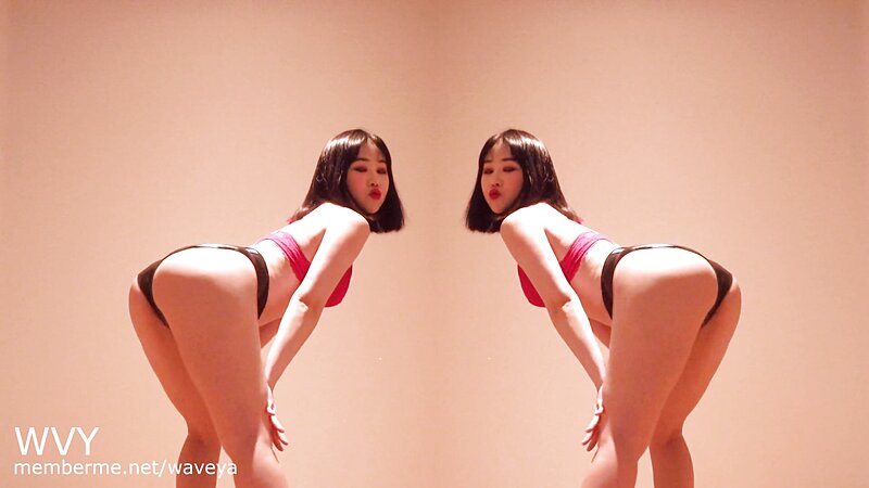 Waveya Nude Twerking