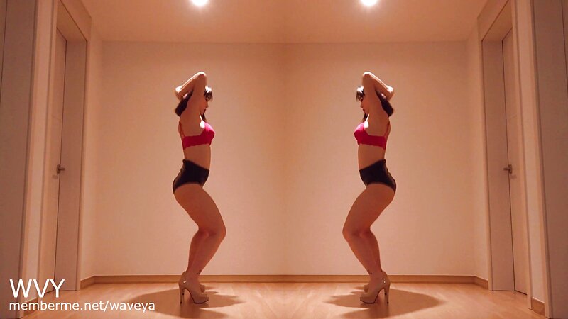 Waveya Nude Twerking