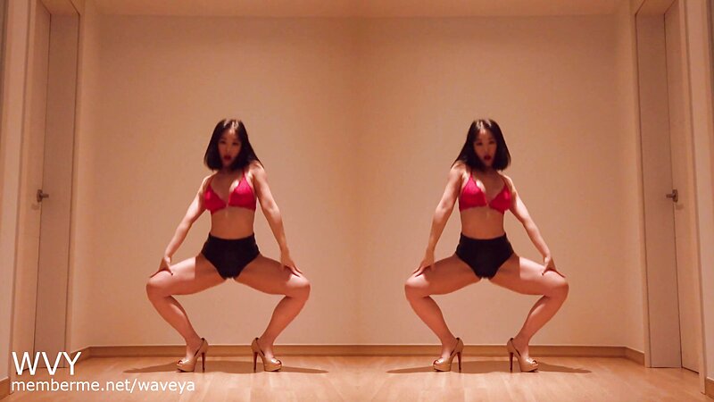 Waveya Nude Twerking